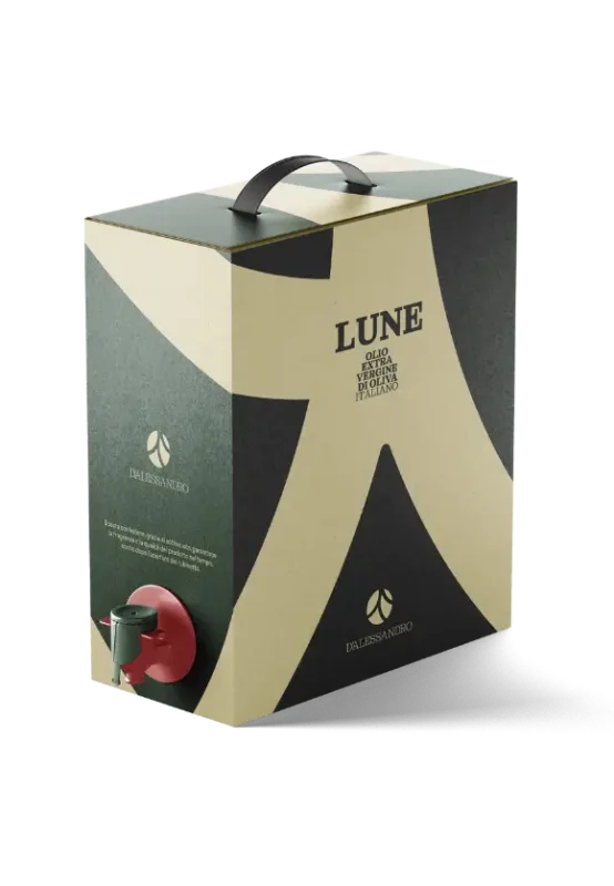 Confezione Bag-in-Box da 5 litri di olio extra vergine di oliva LUNE D'Alessandro, con rubinetto dispenser e grafiche distintive.